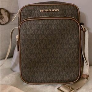 Michael Kors Jet set travel crossbody bag